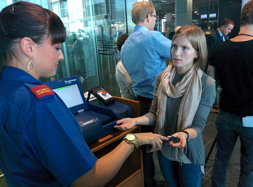 Der Sprengstoff-Scanner&nbsp;Itemiser 4DX an einer Vorführung am Flughafen Zürich.