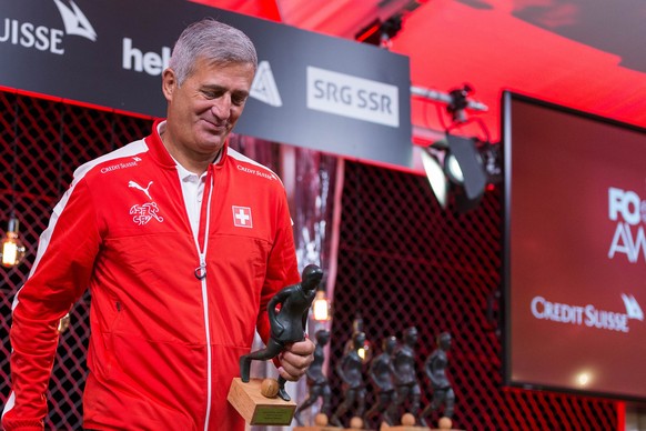 Vladimir Petkovic gewinnt den Award &quot;TRAINER OF THE YEAR&quot; bei den Swiss Football Awards am Montag, 29. August 2016 in Lachen SZ. (PPR/Dominik Baur)