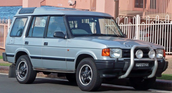 OSX https://commons.wikimedia.org/wiki/File:1994-1997_Land_Rover_Discovery_V8i_5-door_wagon_01.jpg