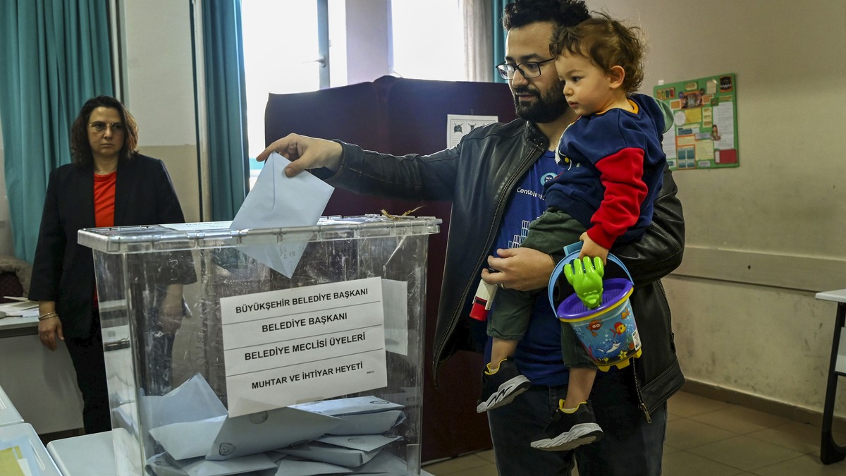 Local elections in Turkey: one dead in clashes in Kurdish region Russia insists on Ukrainian involvement in attack near Moscow