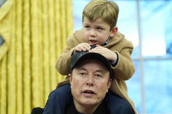 FILE - Elon Musk, joined by his son X � A-Xii, speaks in the Oval Office at the White House, Feb. 11, 2025, in Washington, during an event with President Donald Trump. (AP Photo/Alex Brandon, File)
El ...