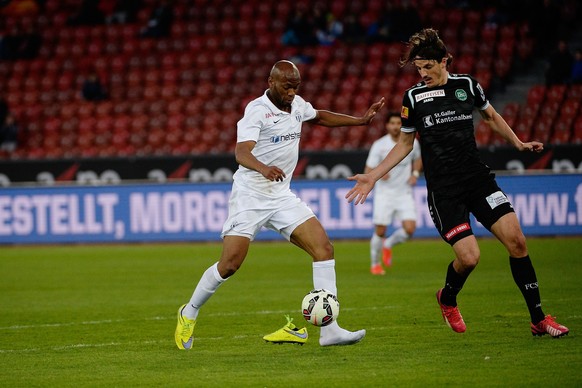 18.04.2015; Zuerich; Fussball Super League - FC Zuerich - FC St: Gallen; Franck Etoundi (Zuerich) gegen Daniele Russo (St.Gallen) verliert den Schuh (Daniela Frutiger/freshfocus