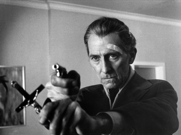Peter Cushing Characters: Prof. Lorrimer Van Helsing Film: The Satanic Rites Of Dracula 1973 Director: Alan Gibson 03 November 1973 PUBLICATIONxINxGERxSUIxAUTxONLY Copyright: HammerxFilmxProductionsxA ...
