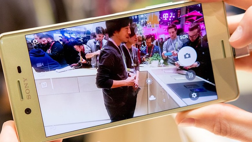 Das Sony Xperia X knipst Fotos mit 23 Megapixel. Die Kamera startet und fokussiert in rekordverdächtigen 0,6 Sekunden.