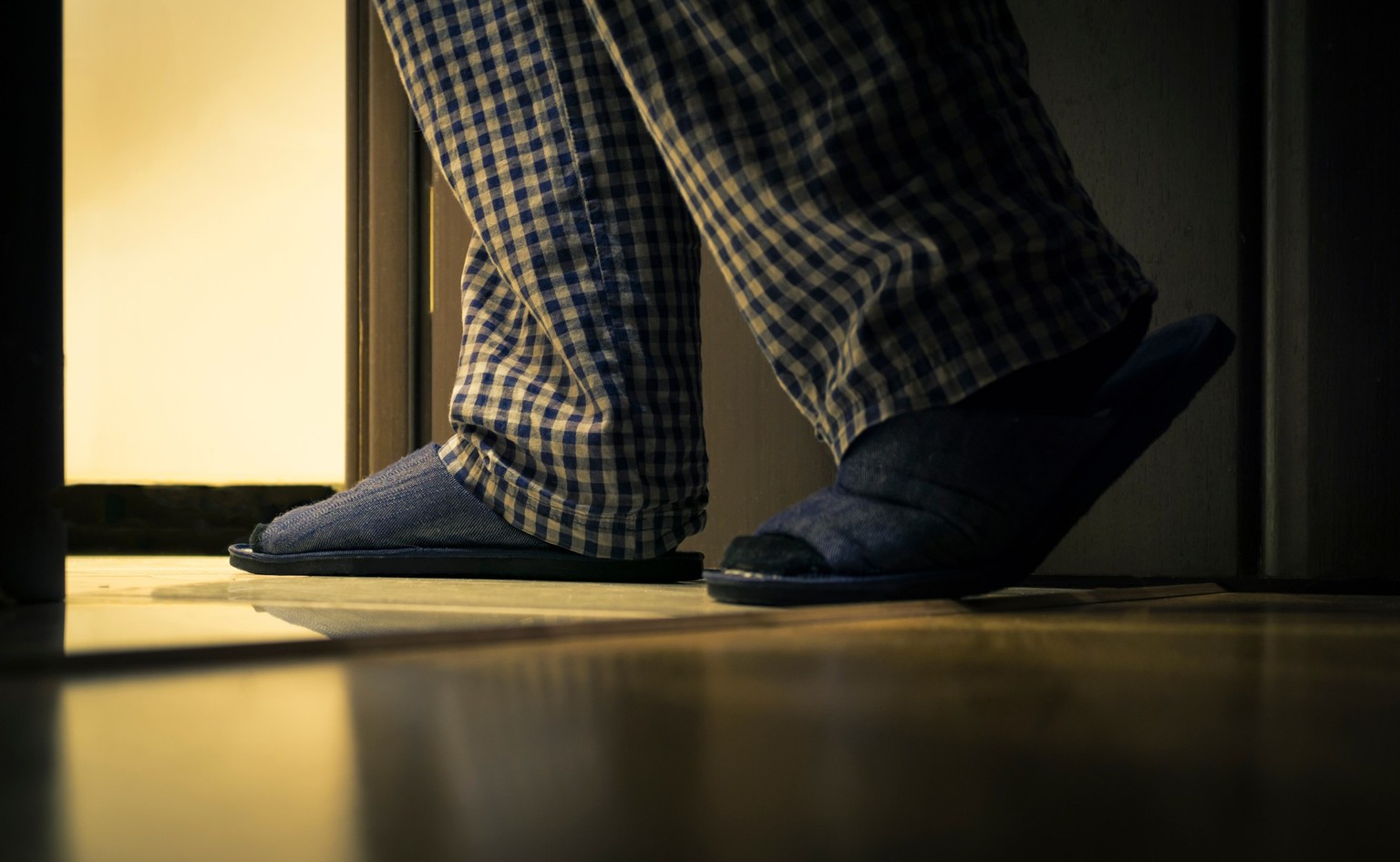 Dich nervt der nächtliche Gang auf die Toilette? Dann helfen dir vielleicht diese vier Tipps.