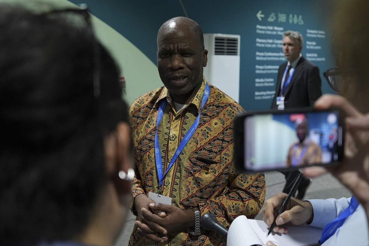 Malawi's Evans Njewa, the chair of the Least Developed Countries, speaks to members of the media during the COP29 U.N. Climate Summit, Saturday, Nov. 23, 2024, in Baku, Azerbaijan. (AP Photo/Josh ...