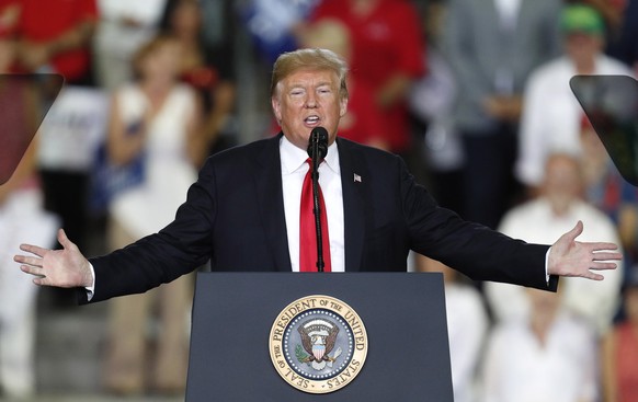 epa07084583 United States President Donald J. Trump speaks to supporters during a rally at the Erie Insurance Arena Arena in Erie, Pennsylvania, USA, 10 October 2018. EPA/DAVID MAXWELL