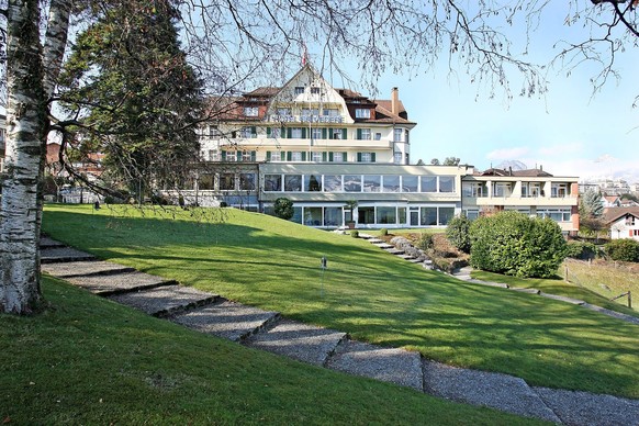 Blick auf das Hotel Belvedere in Spiez, aufgenommen am Freitag 7. April 2006. Die Iranische Fussball Nationalmannschaft wird sich auf die Weltmeisterschaft 2006 in Deutschland in der Schweiz vorbereit ...