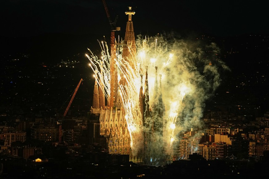 Fireworks engulf Antoni GaudÌ's Basilica of the Sagrada FamÌlia, seen from Torre GlÚries, after Pope Leo XIV blessed the newly completed central Tower of Jesus Christ in Barcelona, Spain, Wednesd ...