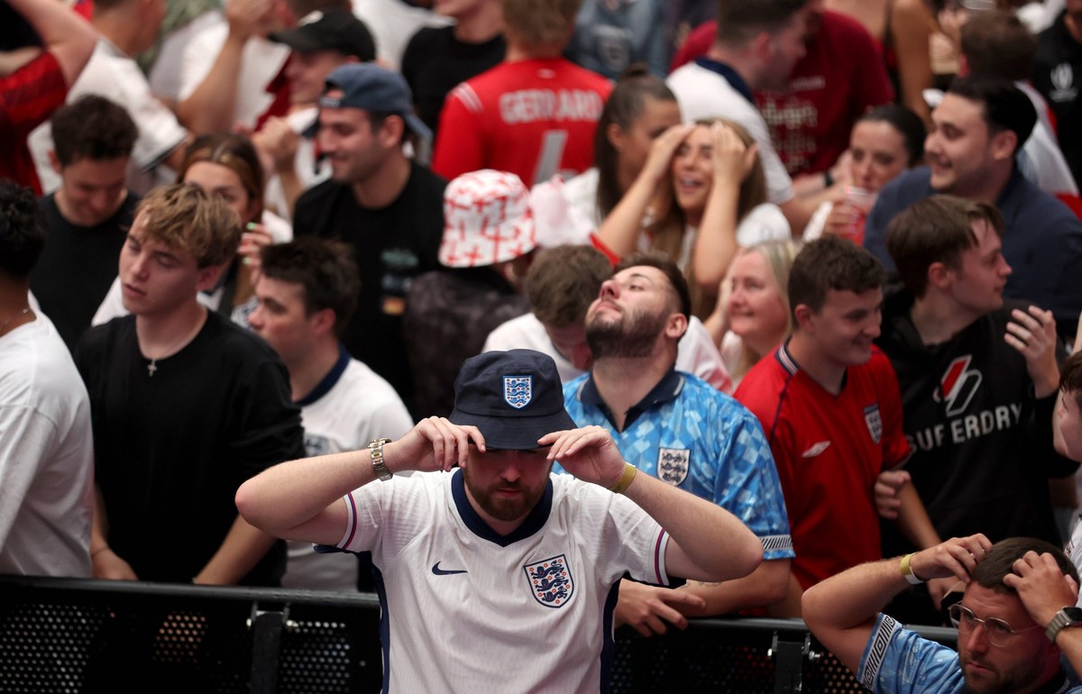 Fans watching England v Slovakia - EUFA Euro 2024 England fans at BOXPark Wembley in London react after a goal for Phil Foden is ruled out for offside during a screening of the UEFA EURO, EM, Europame ...