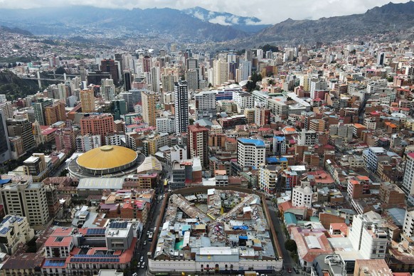 epa11958721 An aerial view of the San Pedro Prison (Bottom, C) in La Paz, Bolivia, 12 March 2025. According to Franz Laura, the former director of the Penitentiary Regime, overcrowding, inadequate inf ...