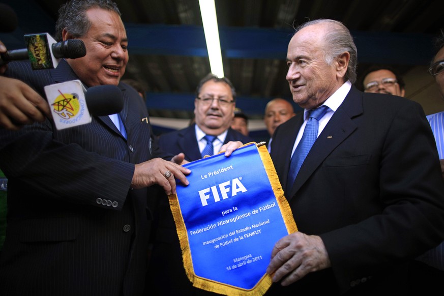 Julio Rocha mit Sepp Blatter, 2011.