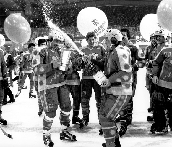 Die Spieler von Arosa beim letzten Meistertitel 1982.