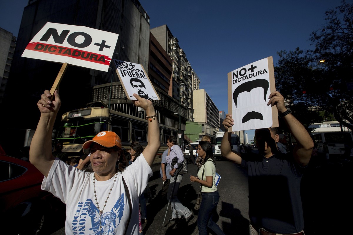 Opposition members take part in a protest against Venezuela's President Nicolas Maduro, in Caracas, Venezuela, Friday, March 31, 2017. Venezuelans have been thrust into a new round of political t ...