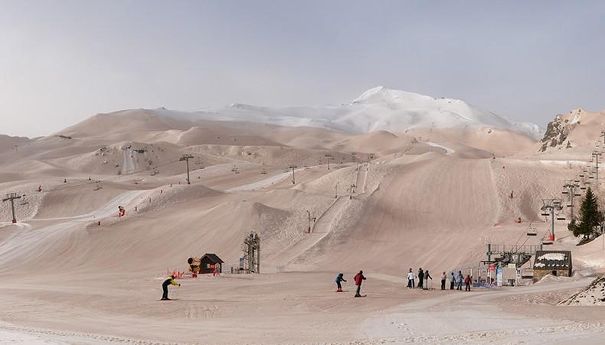 Pyrénées montagnes désert sahara