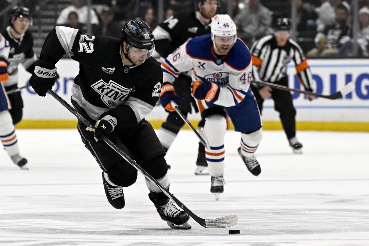 Los Angeles Kings left wing Kevin Fiala (22) controls the puck past Edmonton Oilers left wing Max Jones (46) during the second period of an NHL hockey game in Los Angeles, Saturday, April 5, 2025. (AP ...