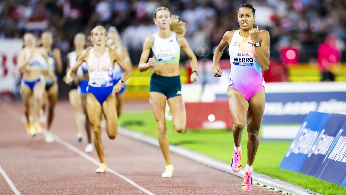 epa13195750 The winner Audrey Werro of Switzerland in action during the women's 800 meters at the World Athletics Diamond League Weltklasse Zurich athletics meeting at the Letzigrund stadium in Z ...