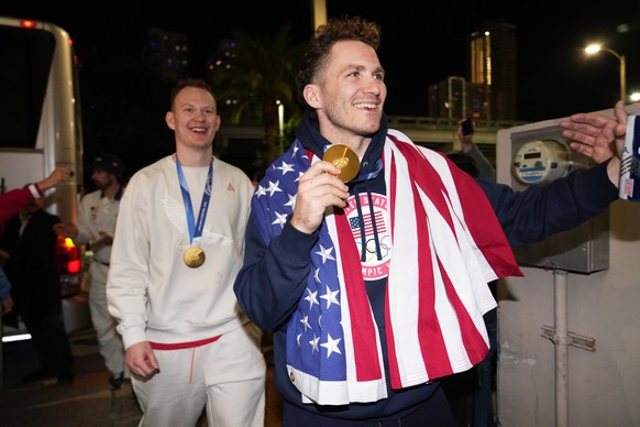 United States hockey player Matthew Tkachuk arrives at E11EVEN after the team won the gold medal at the Milan Cortina Olympics, Monday, Feb. 23, 2026, in Miami. (AP Photo/Lynne Sladky)
Matthew Tkachuk