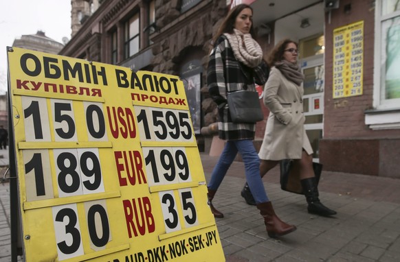 Wechselstube in Moskau: der grosse Handel findet an den Börsen statt.