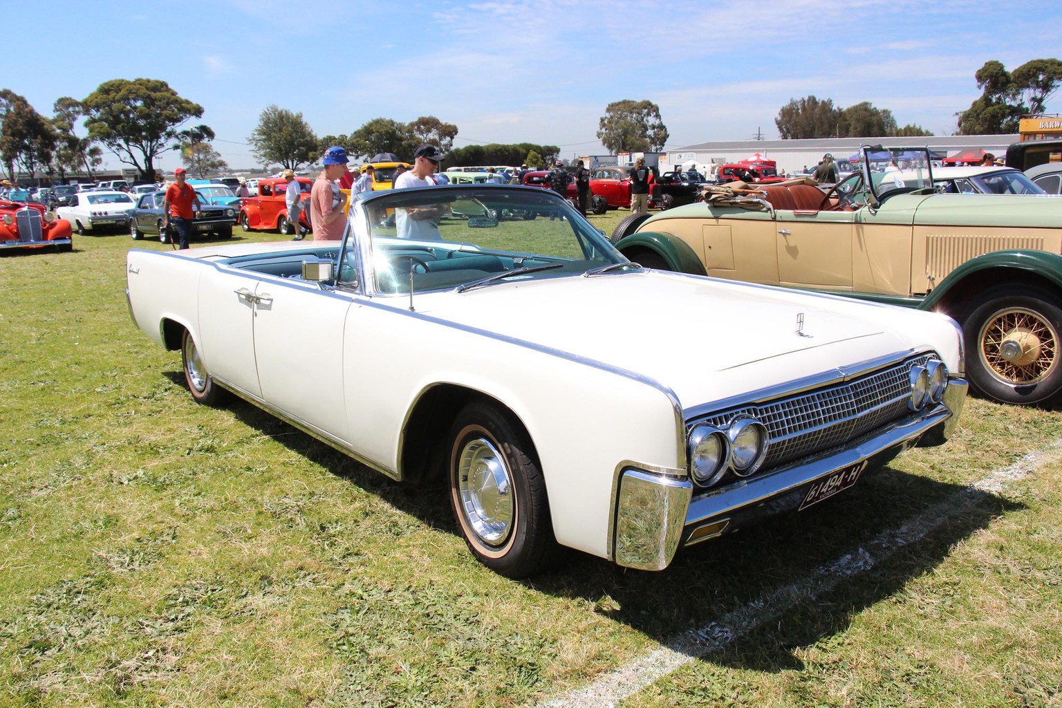 ermine white autofarbe 1963 lincoln continental convertible auto retro design https://www.flickr.com/photos/42220226@N07/31045125132