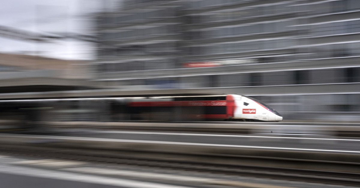 TGV kollidiert in Frankreich mit Lastwagen – mindestens 1 Toter und 27 Verletzte