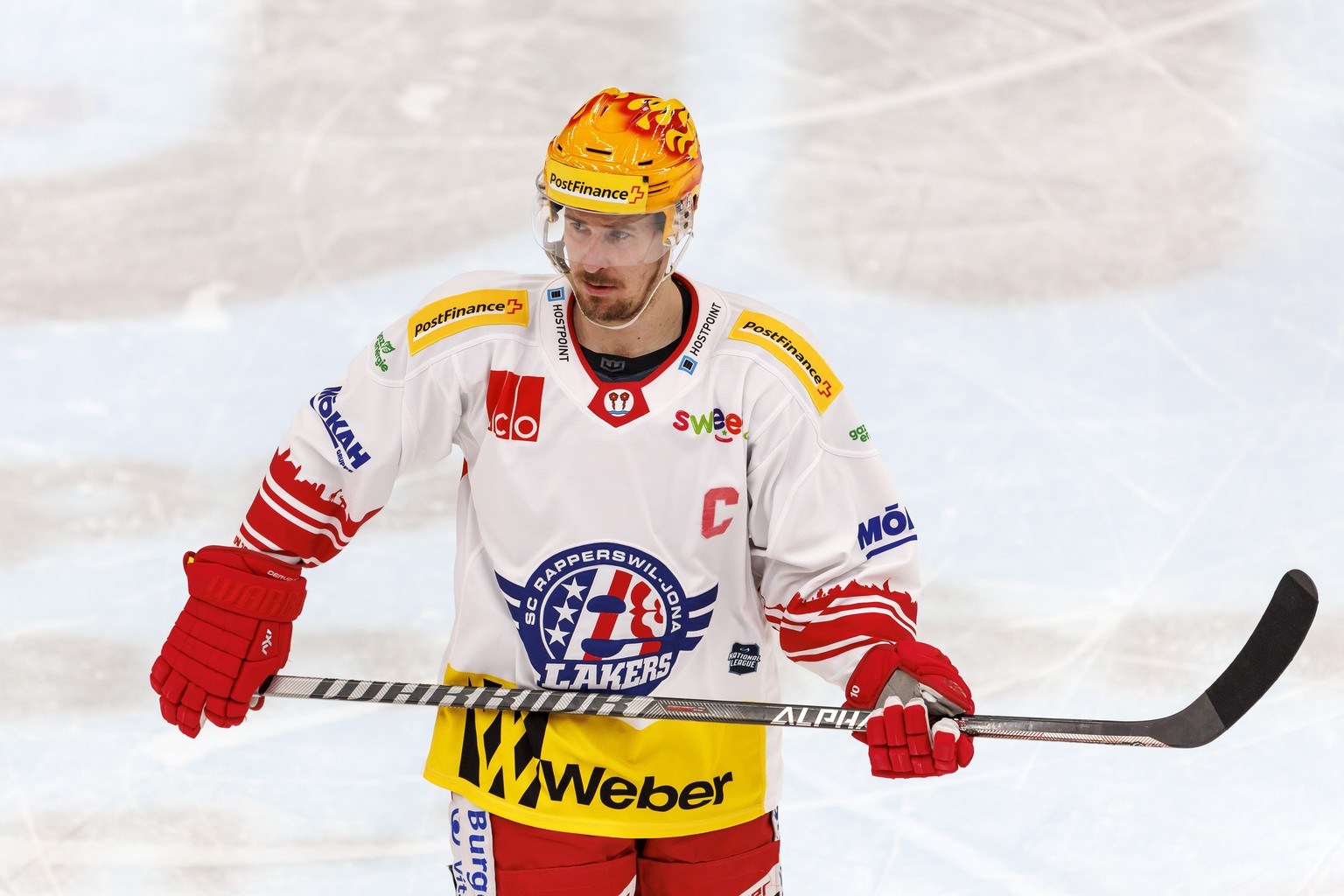 PostFinance Top Scorer Lakers&#039; forward Roman Cervenka looks his teammates, during a National League regular season game of the Swiss Championship between Lausanne HC and SC Rapperswil-Jona Lakers ...