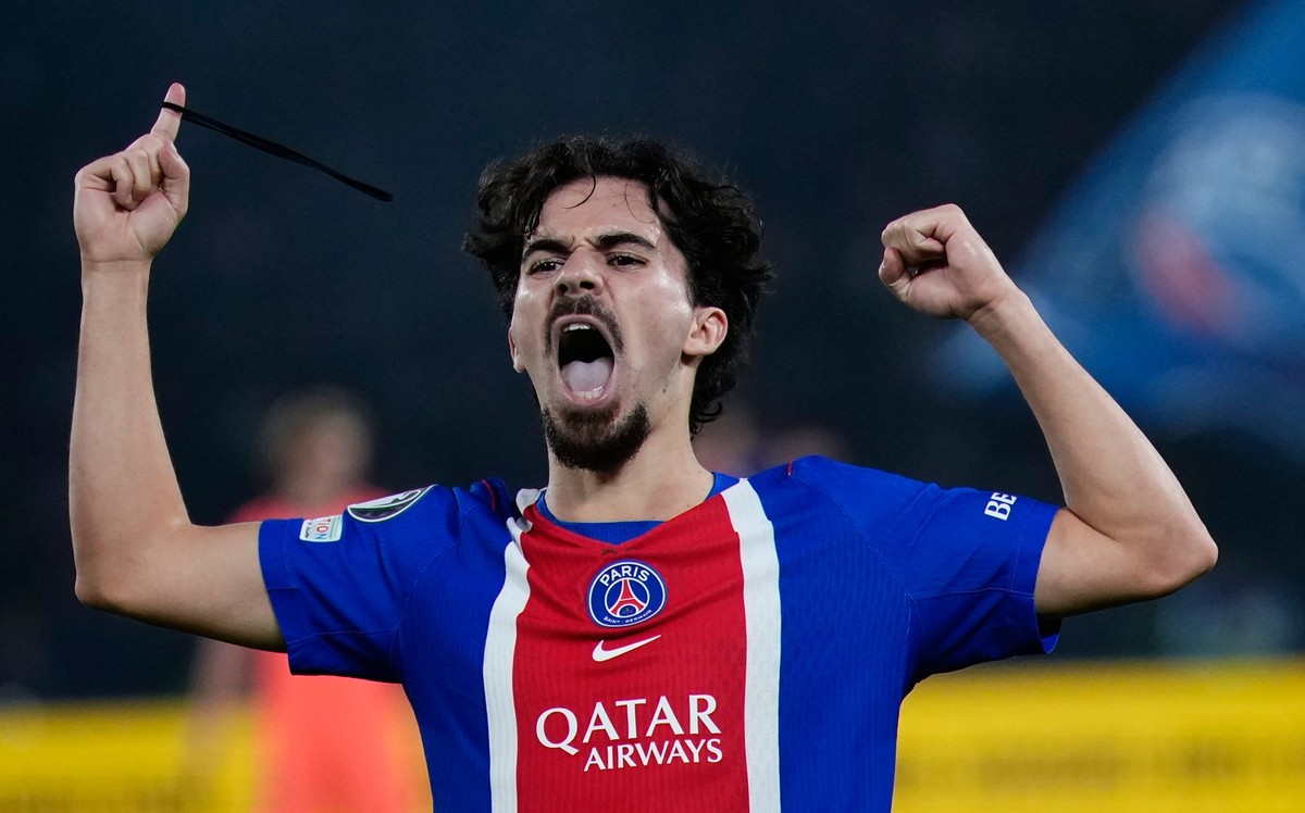 PSG's Vitinha celebrates after scoring his side's third goal during the Champions League opening phase soccer match between Paris Saint-Germain and FC Barcelona in Paris, Tuesday, Oct. 20, 2 ...