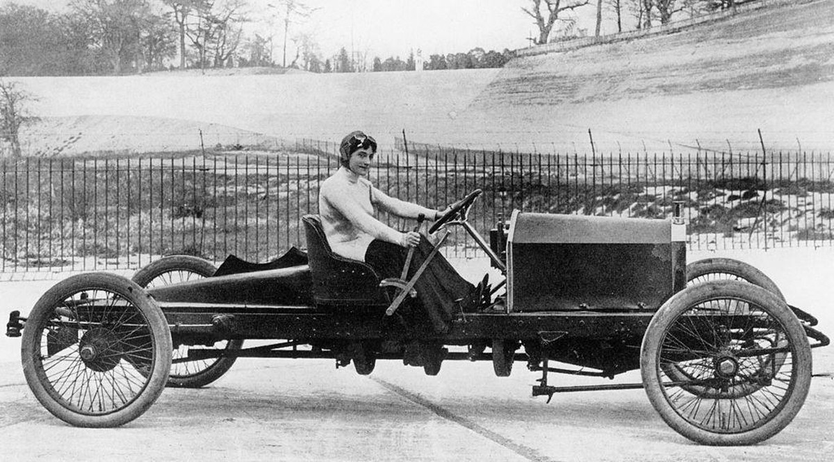 Miss Dorothy Levitt, in a 26hp Napier, Brooklands, 1908. In 1903 she won her class at the Southport Speed Trials. In 1906 she broke the women's world speed record recording a speed of 96mph. (Pho ...