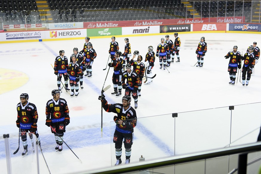 SC Bern Spieler reagieren nach der Niederlage (3-5), beim Eishockey-Testpiel zwischen dem SC Bern und Red Bull Muenchen in der Postfinance Arena in Bern, am Sonntag, 6. September 2020. (KEYSTONE/Antho ...