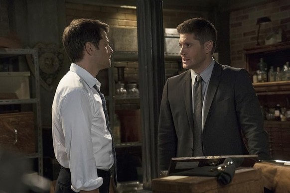 Jensen Ackles and Misha Collins in Supernatural: Zur Hölle mit dem Bösen (2005)