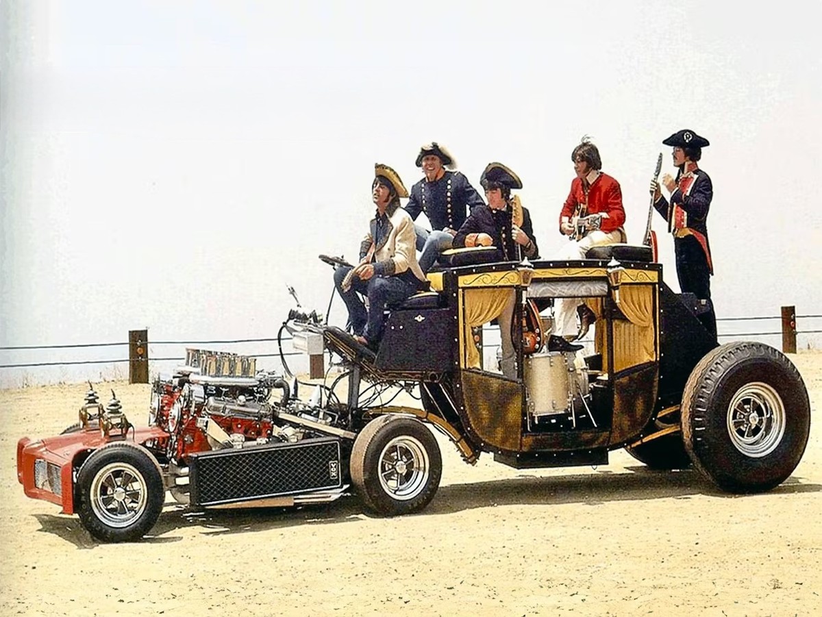 Raiders Koach for Paul Rever and the Raiders - by George Barris.
https://www.hagerty.com/media/advice/piston-slap/piston-slap-whatever-happened-to-george-barris-raiders-coach/