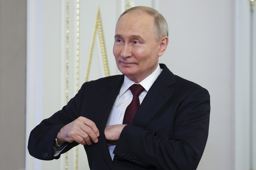 Russia&#039;s President Vladimir Putin arrives to meet Bosnian Serb political leader Milorad Dodik prior to their talks on the sidelines of the St. Petersburg International Economic Forum in St. Peter ...