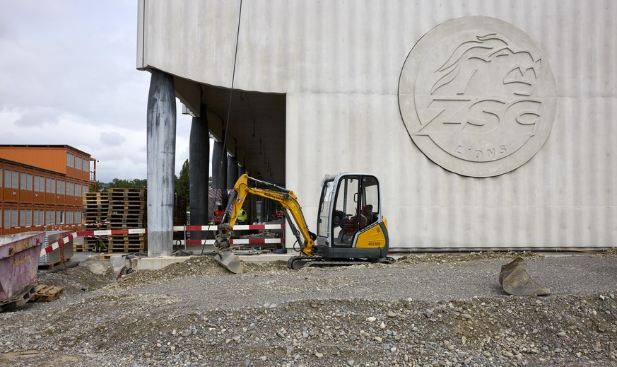 Das ZSC Lions Logo an der Swiss Life Arena waehrend einer Baustellenfuehrung in der neuen Swiss Life Arena, am Sonntag, 29. August 2021, in Zuerich. In rund einem Jahr tragen die ZSC Lions ihr erstes  ...