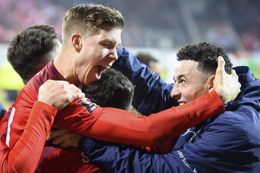 epa09584328 Swiss players Cedric Itten (L) and Ruben Vargas (R) celebrate after winning the FIFA World Cup 2022 group C qualifying soccer match between Switzerland and Bulgaria in Lucerne, Switzerland ...