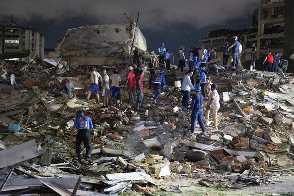 epaselect epa13062561 Emergency responders conduct rescue operations in Caracas, Venezuela, 24 June 2026. Two powerful earthquakes struck Venezuela, including a magnitude 7.5 earthquake, causing build ...