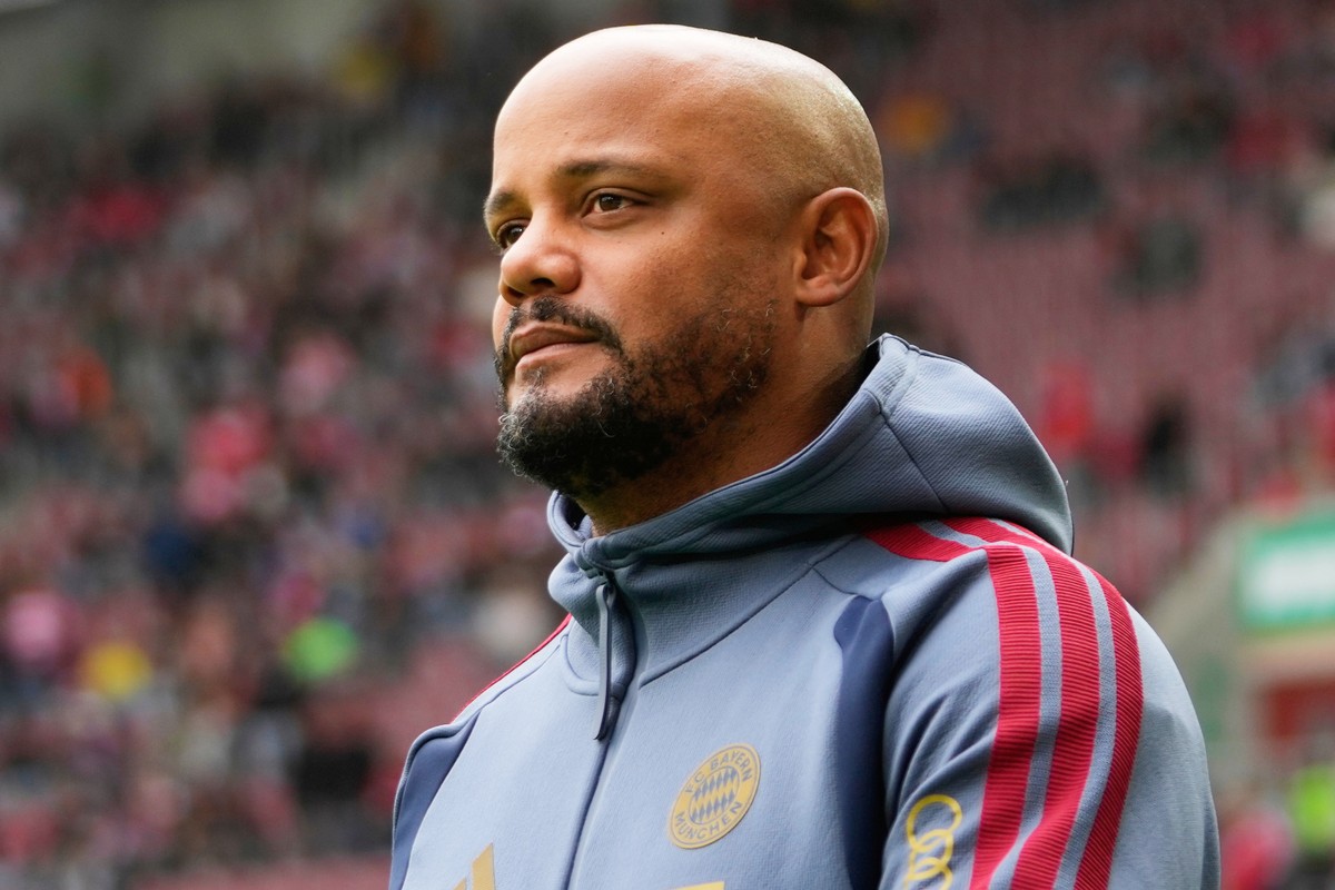 FILE - Bayern's head coach Vincent Kompany arrives for the German Bundesliga soccer match between FC Augsburg and FC Bayern Munich in Augsburg, Germany, Oct. 10, 2026. (AP Photo/Matthias Schrader ...