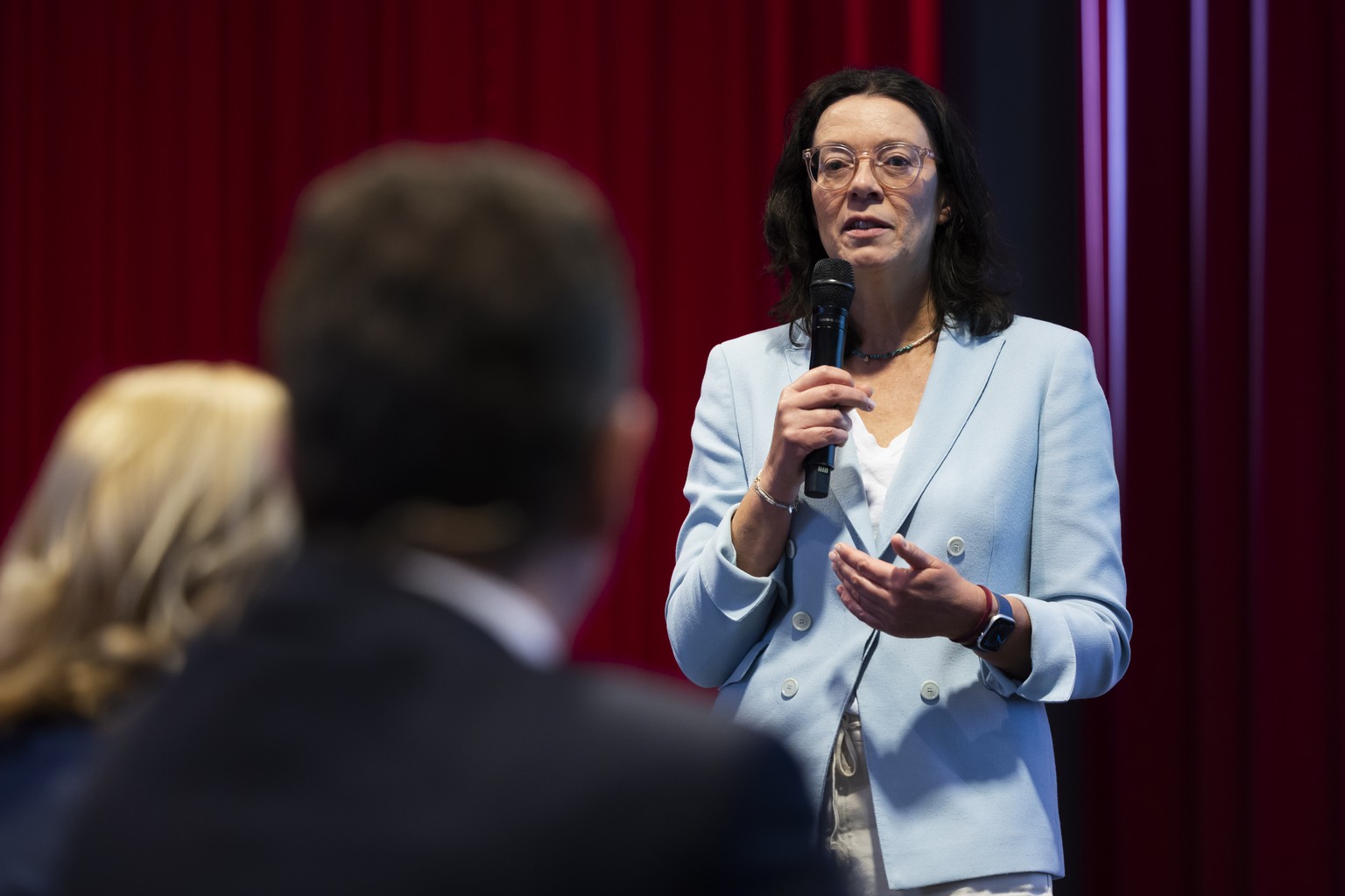 Nathalie Wappler, Direktorin SRG SSR, spricht waehrend der 100. Generalversammlung der SRG-Regionalgenossenschaft &quot;Bern Freiburg Wallis&quot;, am Samstag, 10. Mai 2025 in Bern. (KEYSTONE/Peter Kl ...