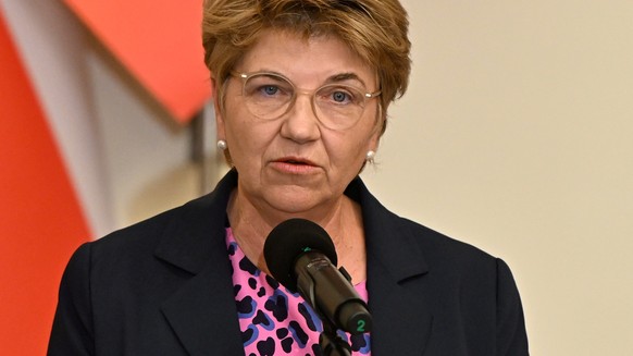 epa11664757 Swiss Confederation President Viola Amherd attends a press conference after her meeting with Polish President Duda at the Presidential Palace in Warsaw, Poland, 17 October 2024. EPA/RADEK  ...