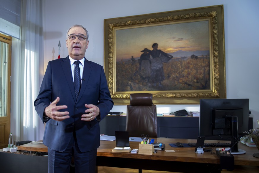 Bundespraesident Guy Parmelin in seinem Buero im Bundeshaus Ost, vor der Aufzeichnung der Neujahrsansprache fuer das Jahr 2021, am Mittwoch, 30. Dezember 2020, in Bern. (KEYSTONE/Marcel Bieri)