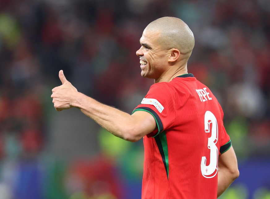 epa11460926 Pepe of Portugal thumbs up during the UEFA EURO 2024 quarter-finals soccer match between France and Portugal, in Hamburg, Germany, 05 July 2024. EPA/CHRISTOPHER NEUNDORF