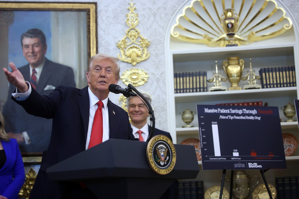 epa12458965 US President Donald Trump makes an announcement on in vitro fertilization (IVF) and fertility drugs becoming more accessible and affordable, in the Oval Office of the White House in Washin ...