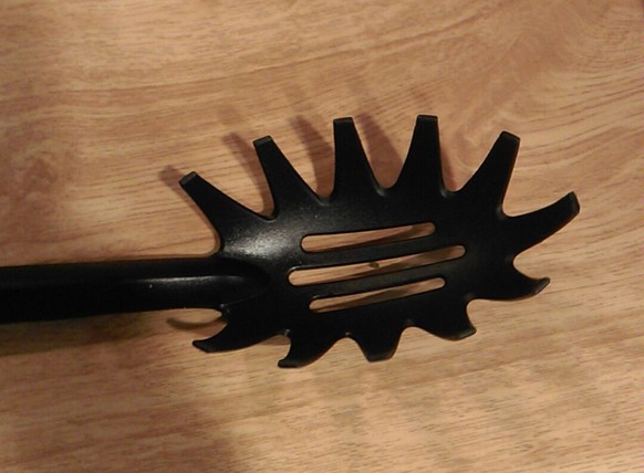 Der unglaubliche Grund, warum die Spaghetti-Kelle ein Loch hat, wird alle* deine Probleme lösen
Interessant. Und was ist das hier?