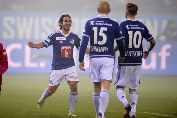 Jahmir Hyka, Marco Schneuwly und Jakob Jantscher jubeln nach dem Eigentor von&nbsp;Grégory Wüthrich.