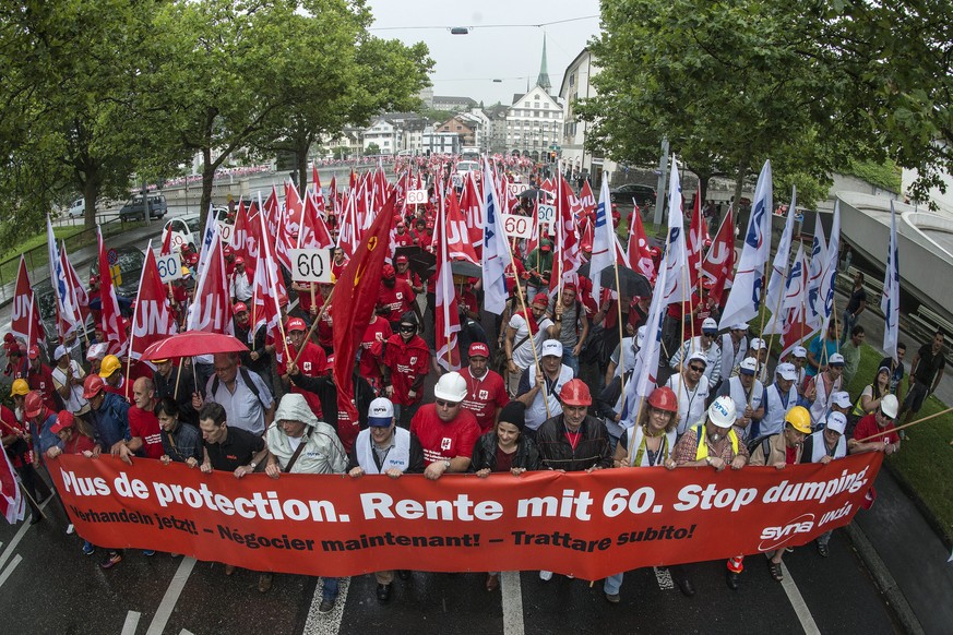 Unia-Gewerkschafter an einer Demonstration im Juni.<br data-editable="remove">
