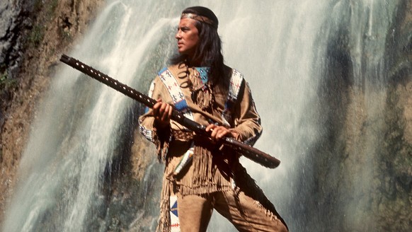French actor Pierre Brice as a proud Apache chief "Winnetou" in a scene from the Karl May movie "winnetou 3".  (KEYSTONE/epa/DPA/Str) *** SINGLE USE ONLY ** ...