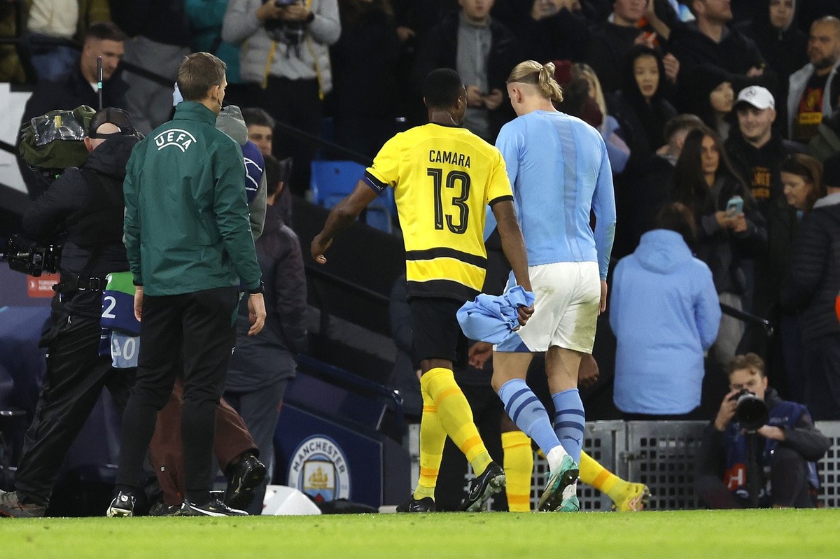 Young Boys player Mohamed Ali Camara, left, and Manchester City's Erling Haaland leave the pitch during halftime, after Haaland gave Camara his shirt, during the Champions League group stage matc ...