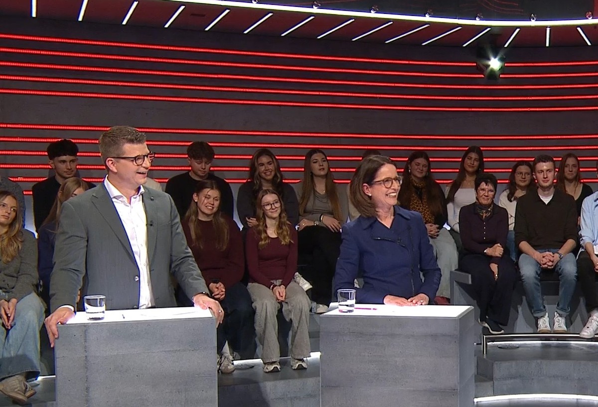 Gute Laune in der Atom-«Arena»: Mike Egger (SVP) und Susanne Vincenz-Stauffacher (FDP).