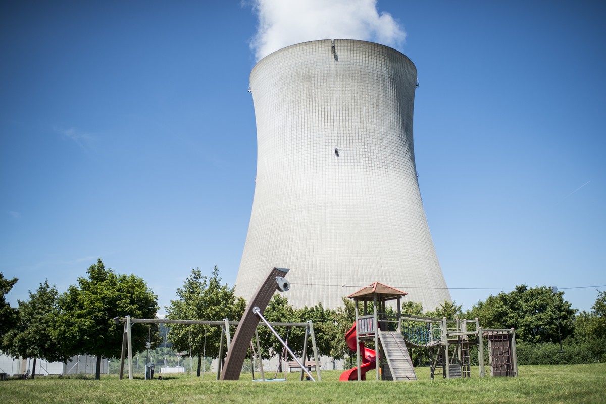 ZUR EIDGENOESSISCHEN ABSTIMMUNG UEBER DIE VOLKSINITIATIVE "FUER DEN GEORDNETEN AUSSTIEG AUS DER ATOMENERGIE (ATOMAUSSTIEGSINITIATIVE)" VOM SONNTAG, 27. NOVEMBER 2016, STELLEN WIR IHNEN FOLGE ...