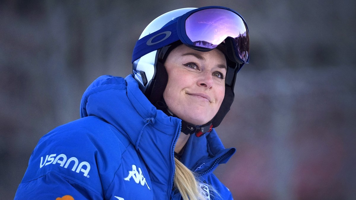 Lindsey Vonn looks at the course before competing in a Super G skiing race at Copper Mountain Ski Resort, Sunday, Dec. 8, 2024, in Copper Mountain, Colo. (AP Photo/Robert F. Bukaty)
Lindsey Vonn