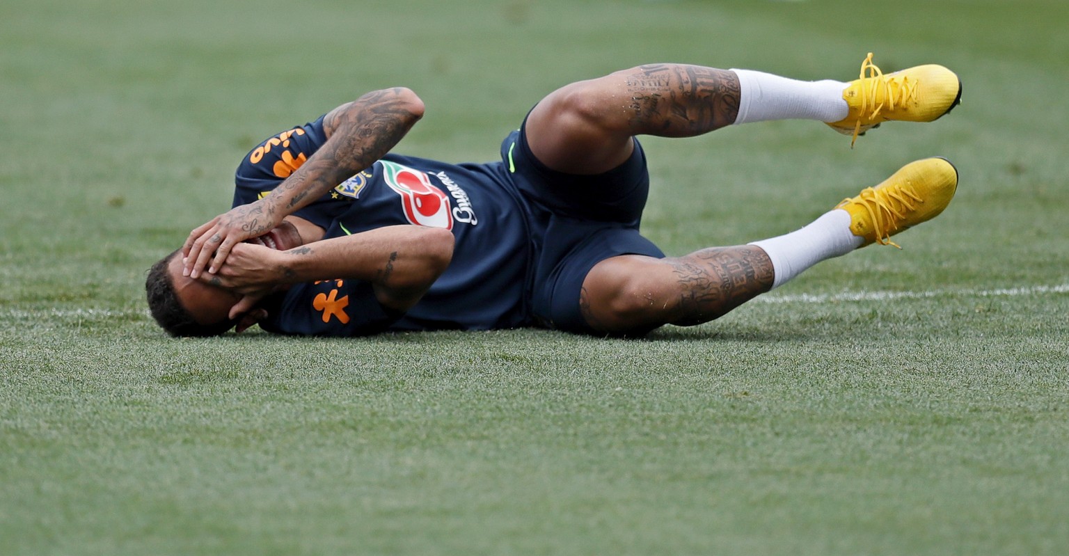 epaselect epa06863910 Brazil&#039;s player Neymar in action during a training session in Sochi, Russia, 04 July 2018. Brazil will face Belgium in their FIFA World Cup 2018 quarter final soccer match o ...